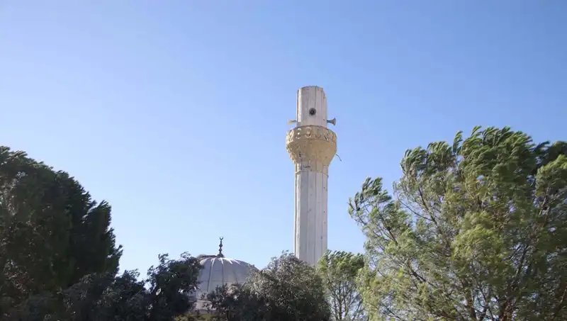 Muğla'da Şiddetli Fırtına: Minare Külahı ve Çatıları Uçurdu!