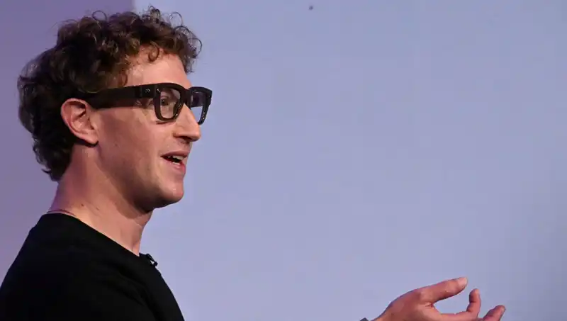 Mark Zuckerberg, Yapay Zeka Destekli Gözlüklerini Tanıttı: Geleceği Şekillendiren Yenilik