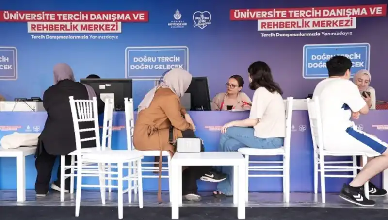 İstanbul'da Yeni Öğrenci Destek Hattı: İBB Tercih Danışma ve Rehberlik Merkezleri Açıldı