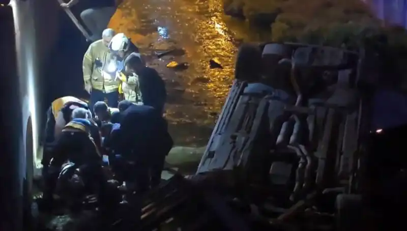 Trafik Kazasında Kaçan Sürücü Ekipler Tarafından Aranıyor