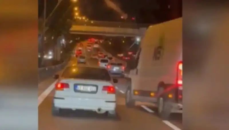 Tuzla'da Makas Terörü: Kaçan Sürücü Kısa Sürede Yakalandı!