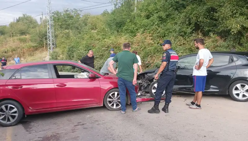 Karamürsel’de Otomobil Kazasında Dört Kişi Yaralandı: Olayın Detayları Ne?