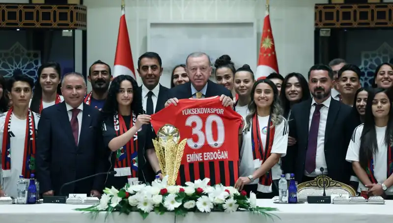 Yüksekovaspor Kadın Futbol Takımı’na Cumhurbaşkanı Erdoğan’dan Destek Mesajı