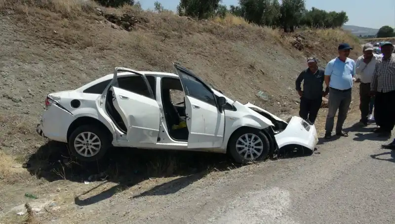 Kilis'te Trafik Kazası: İki Araç Çarpıştı, Yaralılar Hızla Hastaneye Kaldırıldı!