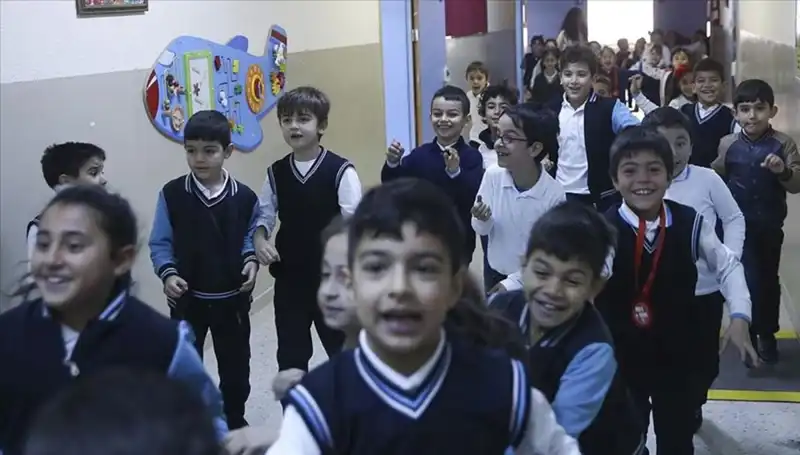 Okulların Açılış Tarihi 2025: Öğrenciler Ne Zaman Sınıfına Dönüyor?