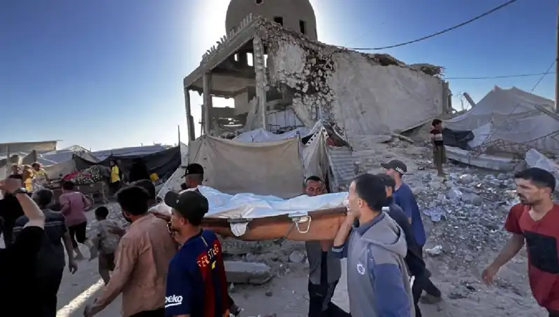 İsrail'in Saldırısında 9 Çocuk Kaybeden Baba Acıya Dayanamadı