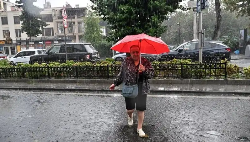 Sarı Kodlu Yağış Uyarısı: Türkiye'nin Farklı Bölgeleri İçin Hava Durumu Analizi