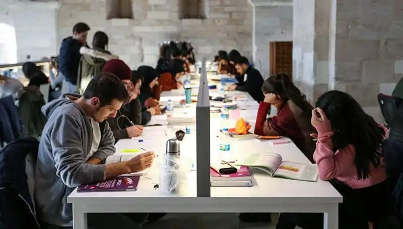 Üniversitelerin 2024-2025 Eğitim Dönemi Başlangıç Tarihleri Açıklandı!