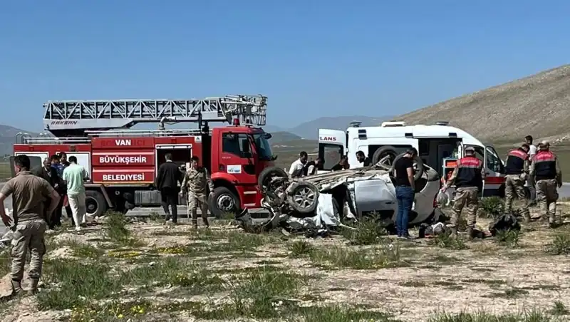 Van'da Feci Kaza: 4 Can Gitti, 2 Kişi Yaralı