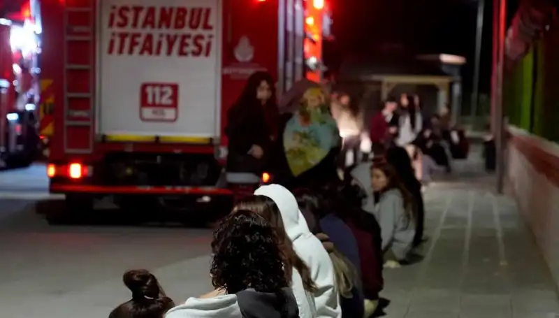 2 Bin 500 Kız Öğrencinin Yaşadığı Yurt Binasında Yangın Çıktı