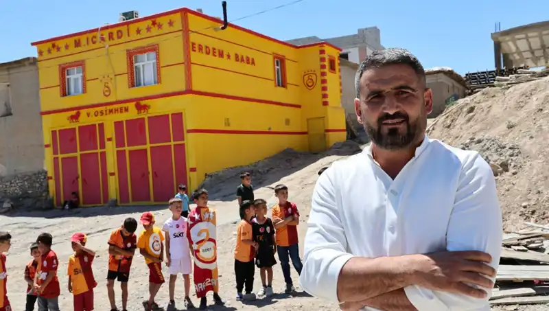 Fanatik Taraftarın Evinde Futbol Coşkusu: Icardi ve Osimhen Yazılı Dış Cephe!