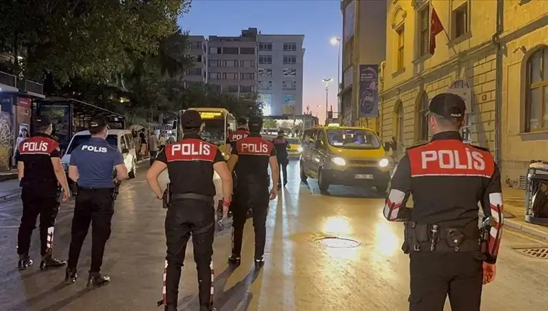 İstanbul'da Asayiş Operasyonu: 4 Saatte Yüzlerce Gözaltı!