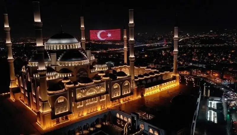 Bu Akşam Dualar Yükseliyor: Kuraklık, Afetler ve Şehitler İçin Tek Ses Olalım