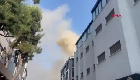 İstanbul’da 4 Katlı İş Merkezinde Yangın: Ekipler Hızla Olay Yerine Sevk Edildi