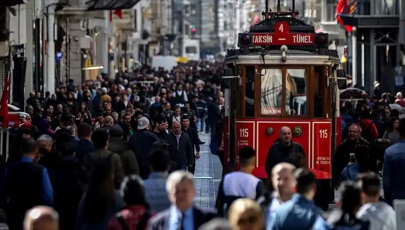 Türkiye'nin Nüfusu Rekor Seviyeye Ulaştı: İşte Sebepler ve Gelecek Tahminleri