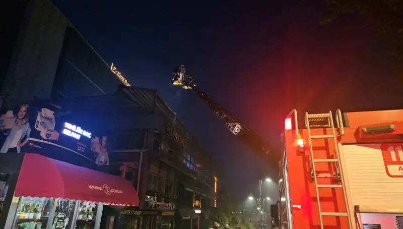 Beşiktaş'ta 3 Katlı Restoranda Korkutan Yangın: Detaylar Neler?