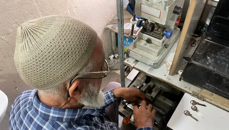 28 Yılda 4 Metrekarelik Dükkanda Kurduğu İmparatorluk: "Burası Beni Güçlü Hissettiriyor"