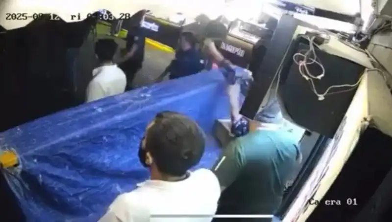 Ortaköy'de Geceyi Karıştıran Kavga: Tekme Tokat İki Gruplar Arasında Çatışma