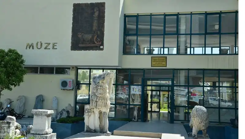 Çöpe Atılan Biletleri Yeniden Satan Müzeciler Hapis Cezasına Çarptırıldı